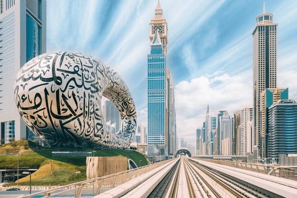 Discover Dubai: Luxury & Innovation